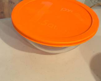 Pyrex 7200-PC 1.5 Qt. Glass Bowl with Orange Lid