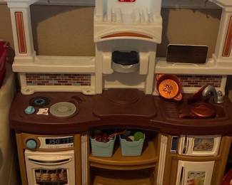 Step2 Fun With Friends Play Kitchen