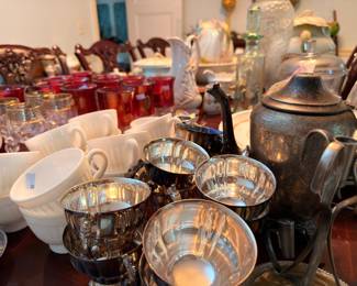 Silver tea service, silver cups and ruby glasses