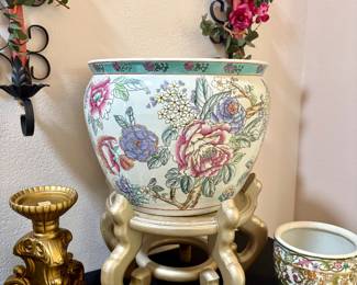 Chinese porcelain and enamel jardiniere planter