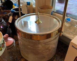 Ice bucket