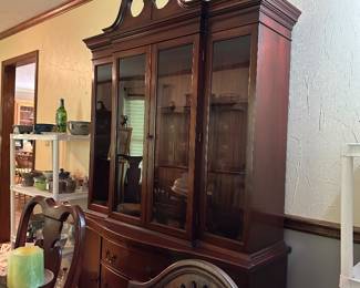 Traditional Mahogany China cabinet