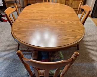 Oak Dining Table with 2 Leaves 4 Chairs