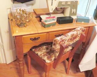 Singer Stylist sewing machine with cabinet and chair