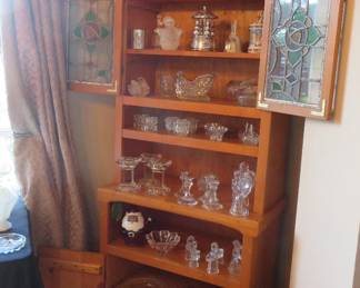 Display cabinet with stained glass doors
