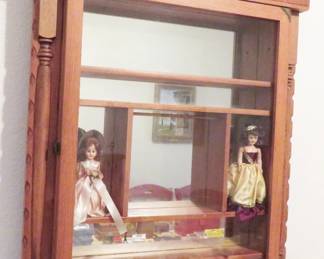 Wall curio cabinet