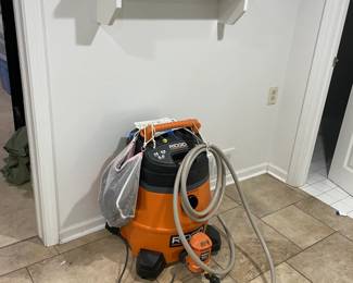 9 gal. Ridgid shop vac