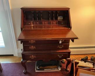 Colonial furniture Co.