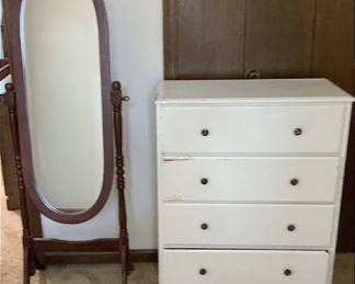 Roundhill Mirror Dresser