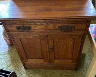 Small oak wash sink