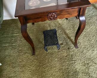 Glass top table, opens for knick-knacks