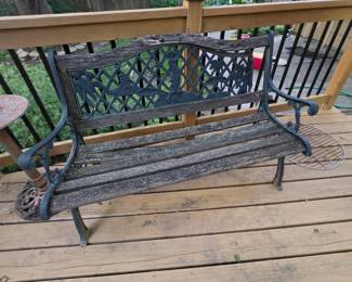 Golf themed wood bench - in rough condition. The back would look neat taken it and hung on a fence