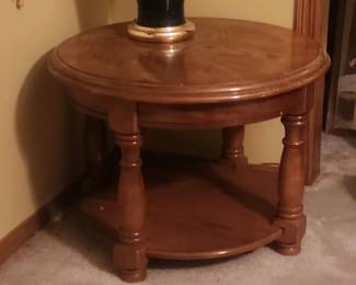 Round End Table with turned legs (has matching coffee table)