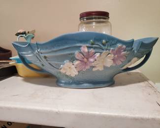 Beautiful Roseville 14" planter