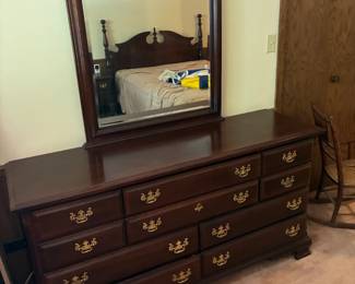 dresser/mirror