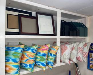Pillows, Pic Frames