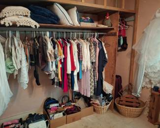 More Vintage Clothing! And Lots of Purses and Wallets! 