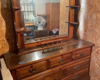 Dresser w mirror