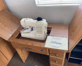 Sears Kenmore Sewing machine w table