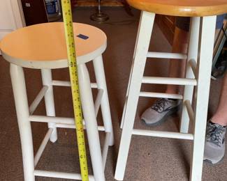 2 bar stools