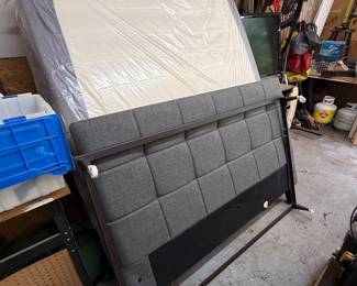 Full size like new bed