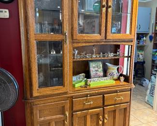 Lighted hutch