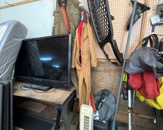 3 tvs