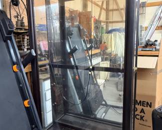 Lighted display cabinet with glass shelves