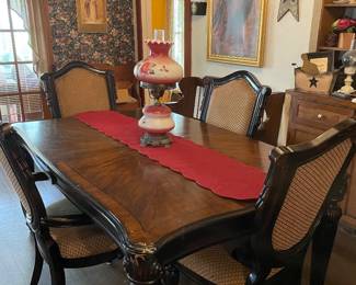 Amazing table and chairs