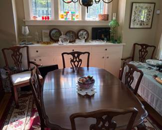 Dining room table w/ leaf and 6 matching chairs.