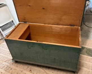 Inside of This is a 19th-century American country blanket chest.