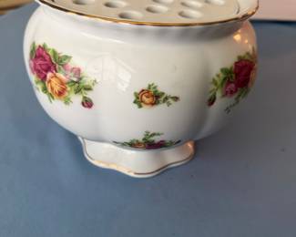 ROYAL ALBERT COUNTRY ROSE FLORAL FROG