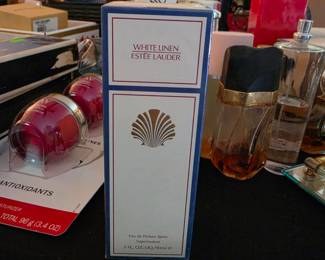 bottle of Estée Lauder White Linen Eau de Parfum Spray