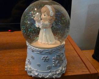 Precious Moments Angel with Snowflake Waterball