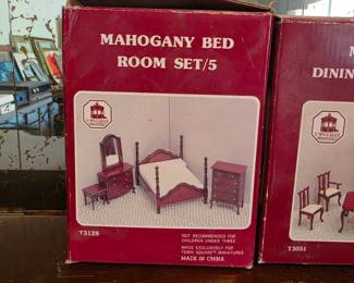 Town Square Miniatures "Mahogany Bedroom Set/5" (Model T3128) 