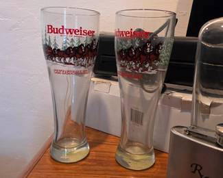 Budweiser pilsner glasses feature the iconic Clydesdale horse team