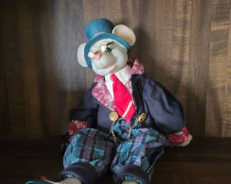 House of Lloyd "Christmas Around the World" City Mouse Marcus shelf sitter