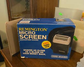Remington XLR-800 corded electric shaver featuring "Micro Screen" technology