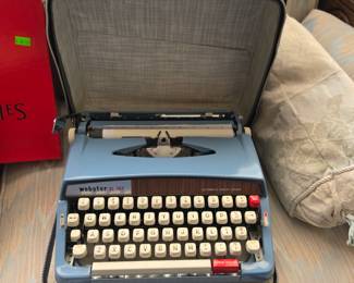 Webster XL-747 portable manual typewriter