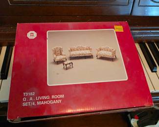 vintage Town Square Miniatures 4-piece Living Room Set (Model T3182)