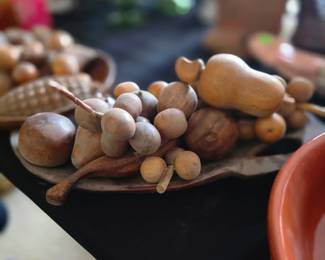 vintage wooden fruit set features hand-carved pieces