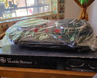 General Electric (GE) model 168996 double burner stove and original box