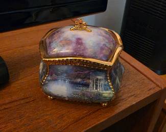 This Bradford Exchange Thomas Kinkade Garden of Prayer musical prayer box