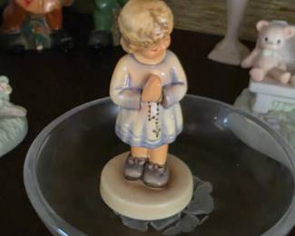 M.I. Hummel "Peaceful Blessing" porcelain figurine, #814