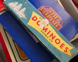 vintage Parker Brothers Double Six Dominoes game set