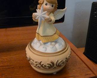 Precious Moments "Share The Gift Of Love" angel musical figurine