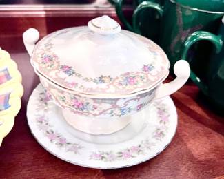 Collectible cream and sugar bowl sets