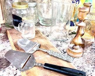 Miscellaneous kitchen gadgets 