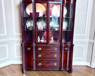 Duncan Phyfe Serpentine China Cabinet 