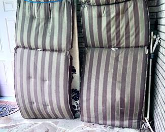 Cushions for lounge chairs